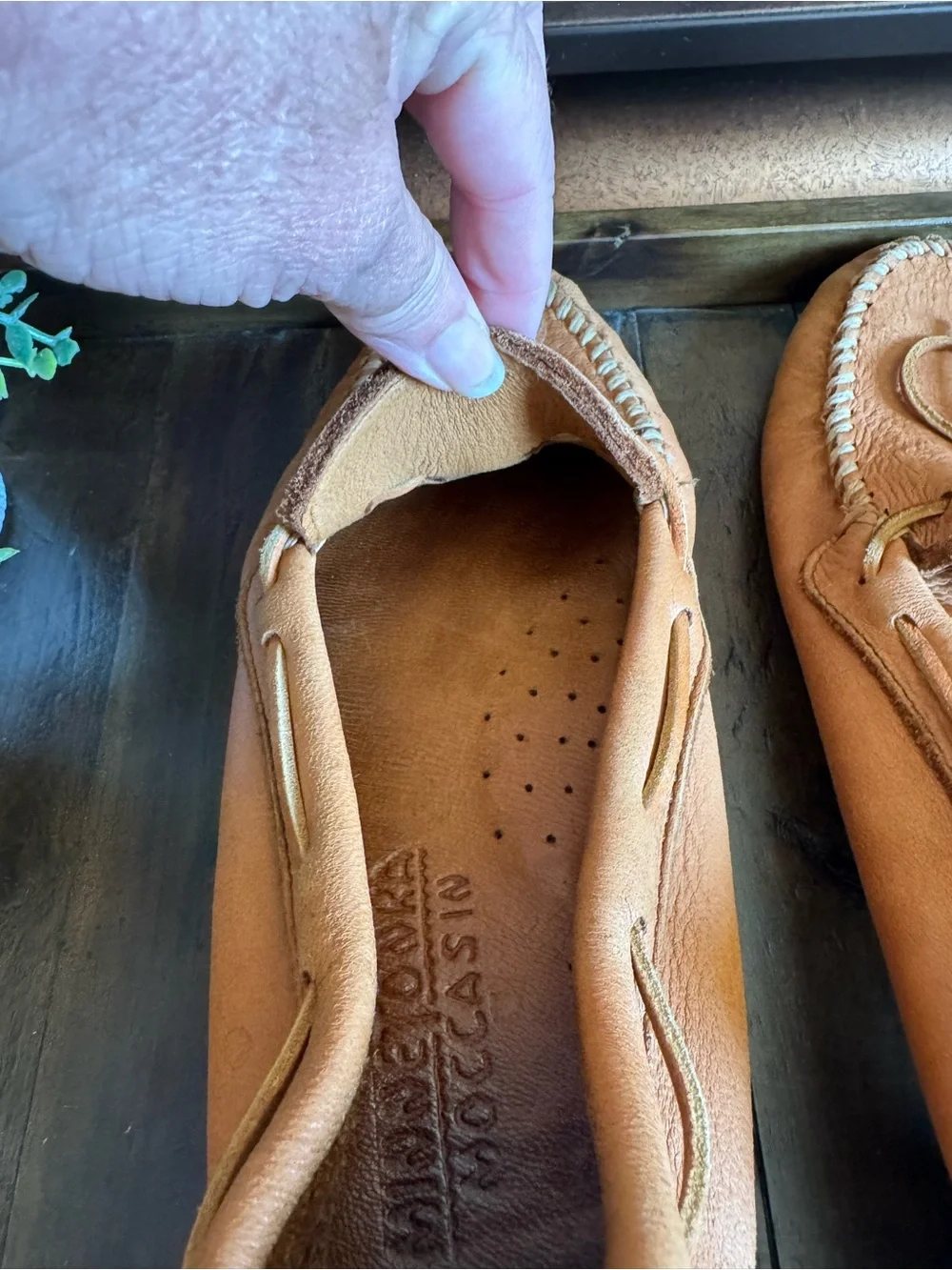 Minnetonka Chestnut Leather Moccasin Slip-On Loafers
